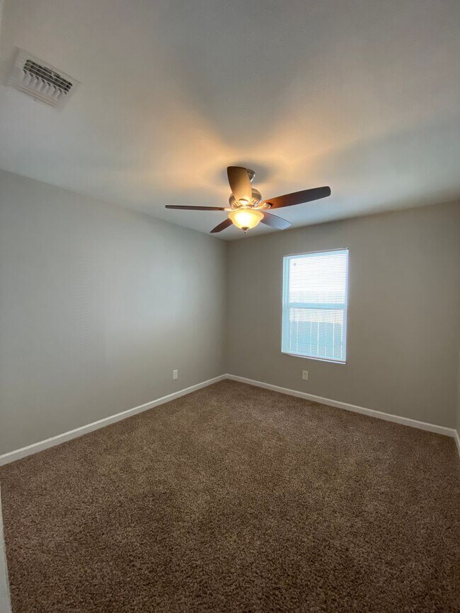 Building Photo - Meadow Brook