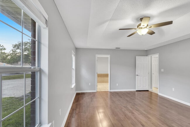 Building Photo - 2500 Bluewater Dr