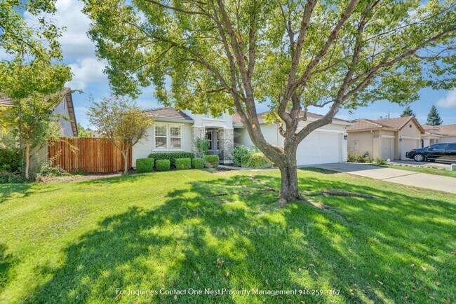 Building Photo - 3 bdrm 2 bth, East Lincoln large backyard