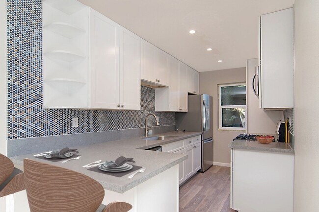 Primary Photo - Renovated 1 Bedroom in quiet neighborhood ...