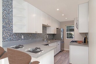 Building Photo - Renovated 1 Bedroom in quiet neighborhood ...
