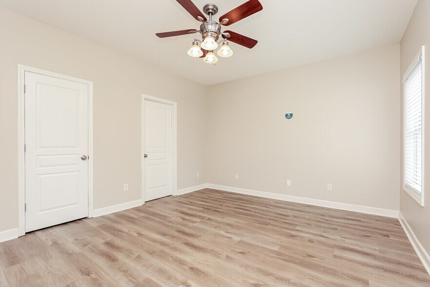 Building Photo - 832 Hammersmith Dr