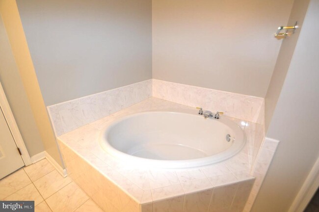 Building Photo - 25492 Freda Ln