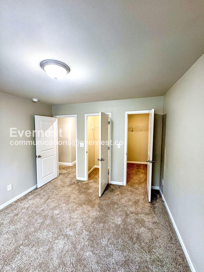 Building Photo - 130 Mandy Ln