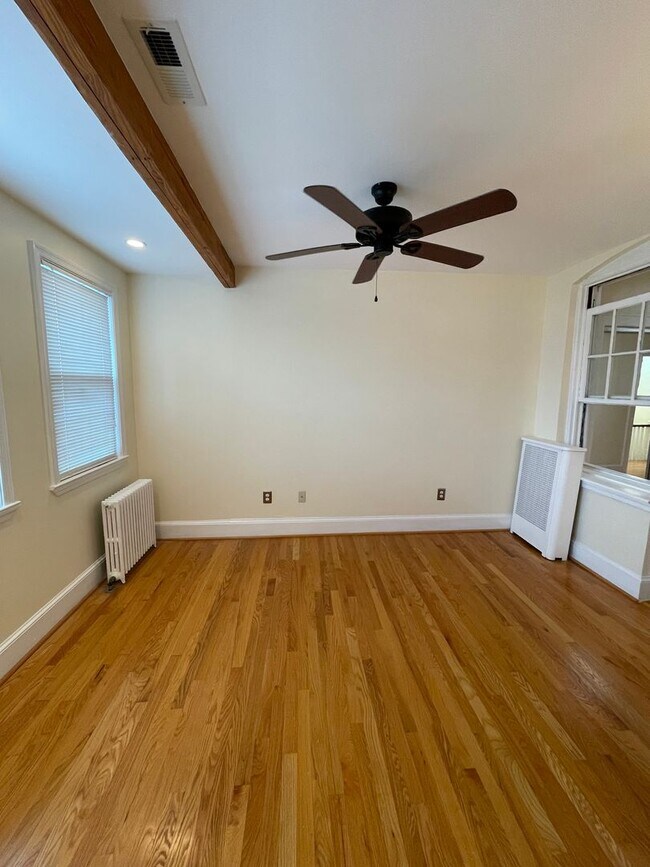 Building Photo - Charming 1928 Row Home for Rent with Modern Amenities — 3 Bedroom 2 Full Bath w/ 2 Half Baths, 2 ...