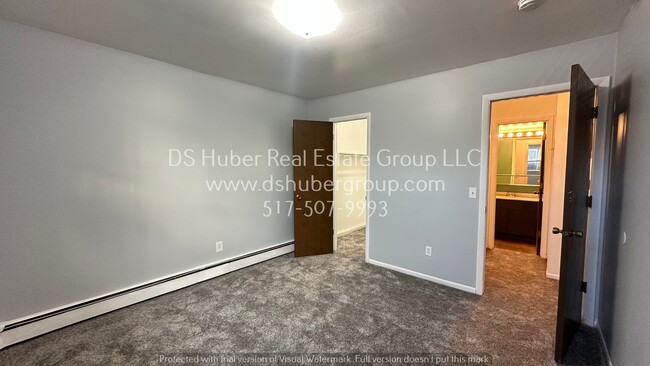 Building Photo - Lower level apartment - 2 bed 1 bath in La...