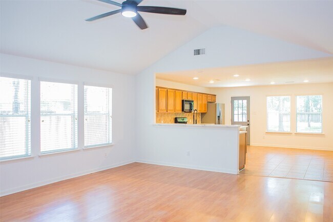 Building Photo - 91 Genesee Ridge Dr
