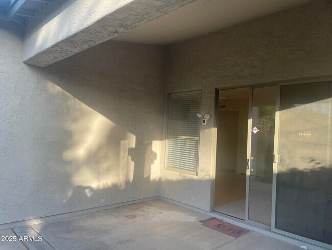 Building Photo - 2165 W Olive Way