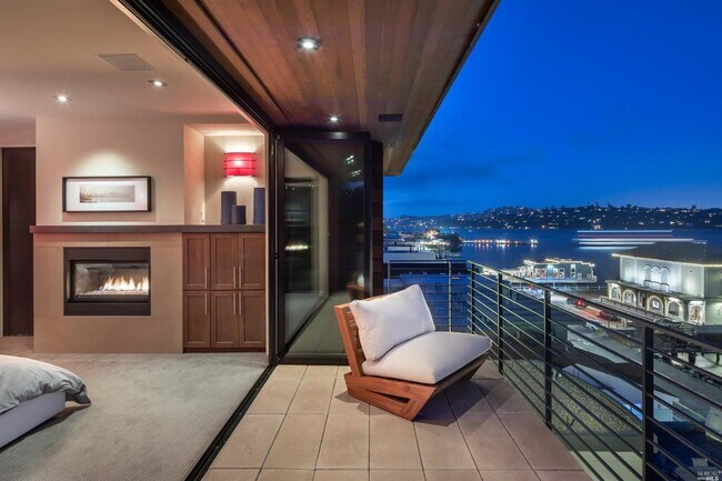 Building Photo - 525 Bridgeway