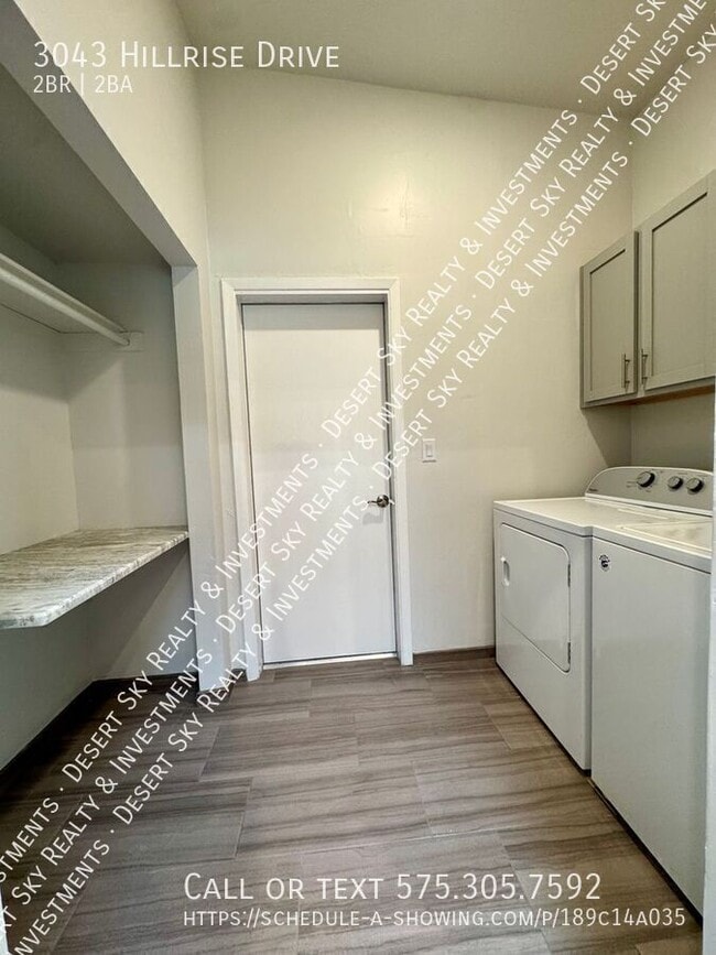 Building Photo - 3043 Hillrise Dr