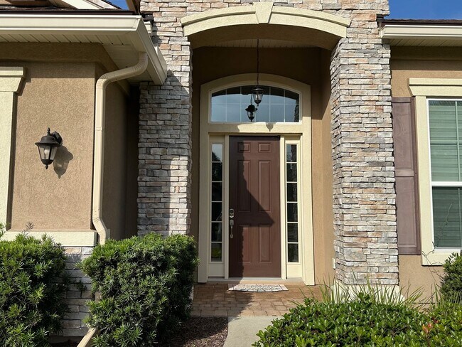 Building Photo - Fully Furnished, Stunning 4/4, Available I...