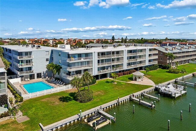 Building Photo - 719 Pinellas Bayway S