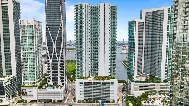 Building Photo - 900 Biscayne Blvd