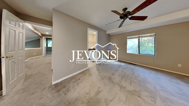 Building Photo - Charming 3-bedroom single-family home with...
