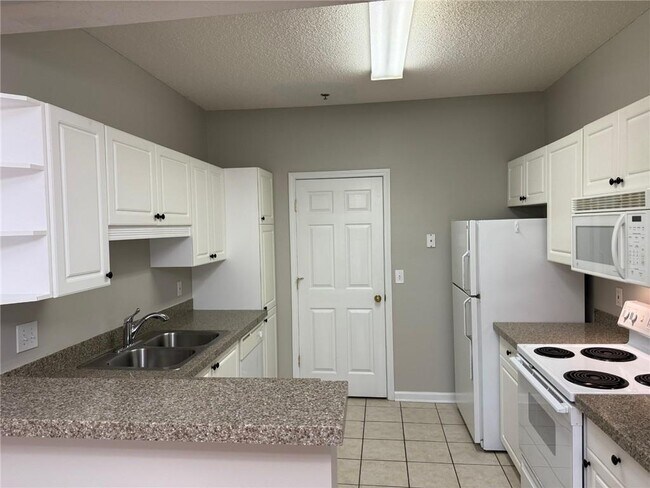 Building Photo - 1306 Vinings Forest Ln