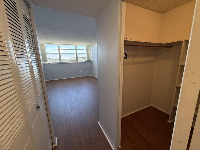 Building Photo - 13155 Ixora Ct