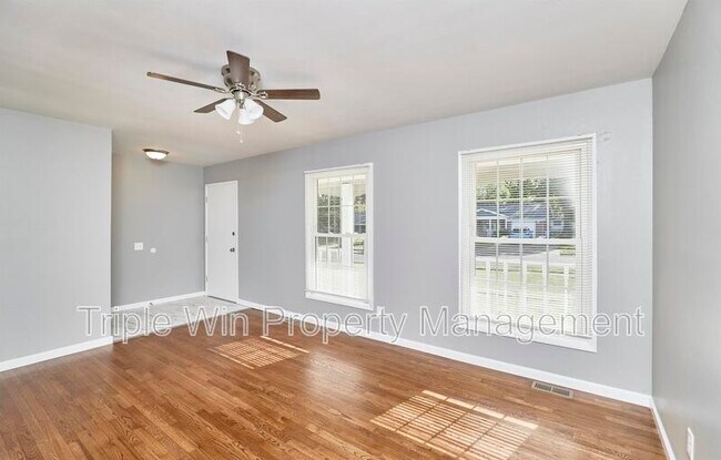 Building Photo - 1405 Willowbrook Dr