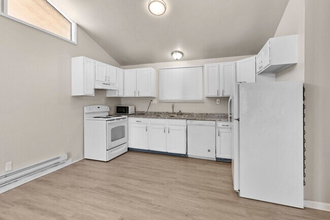 Building Photo - 2BD Condo in Pueblo West!