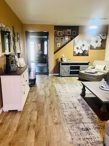 Building Photo - 6518 S 71st Dr