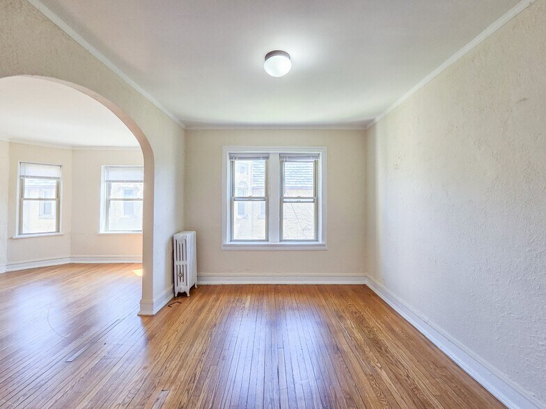 Building Photo - 1430 W Farwell Ave
