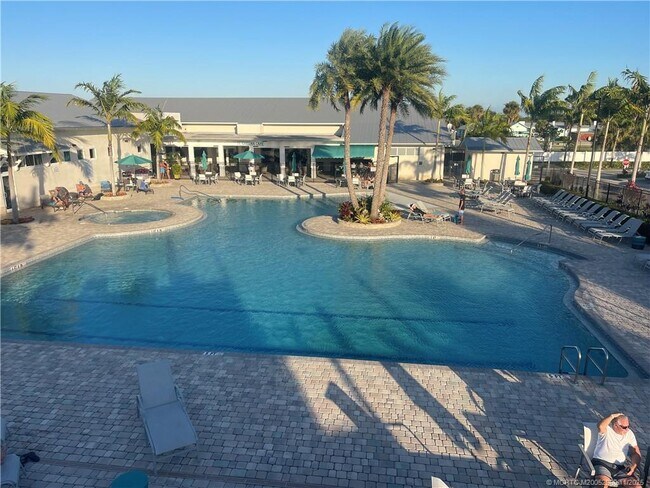 Building Photo - 118 NE Bay Dr