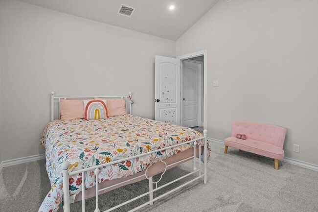 Building Photo - 5903 Sabine Dr