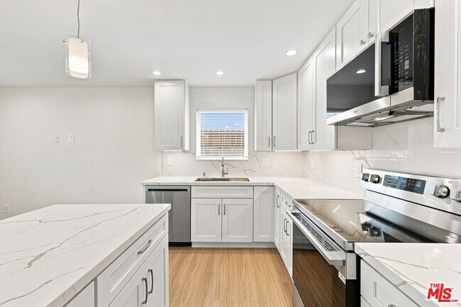 Building Photo - 20212 W Gault St