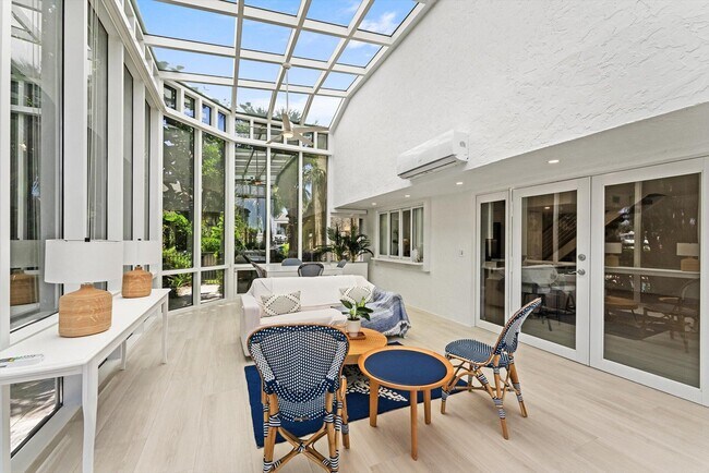 Building Photo - 1013 Bel Air Dr