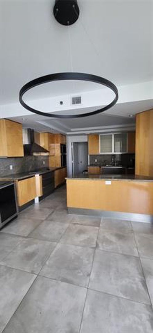 Building Photo - 2600 Island Blvd