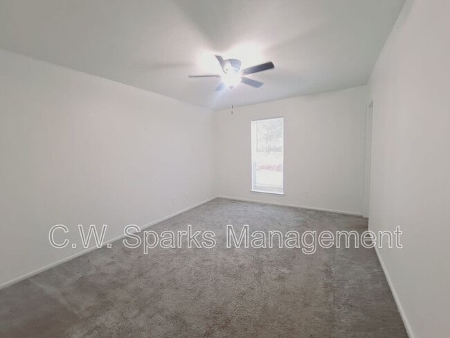 Building Photo - 852 Harvard Ln