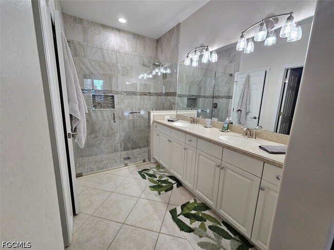 Building Photo - 10518 Avila Cir