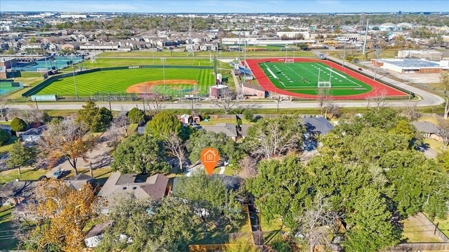 Building Photo - 9603 Emnora Ln