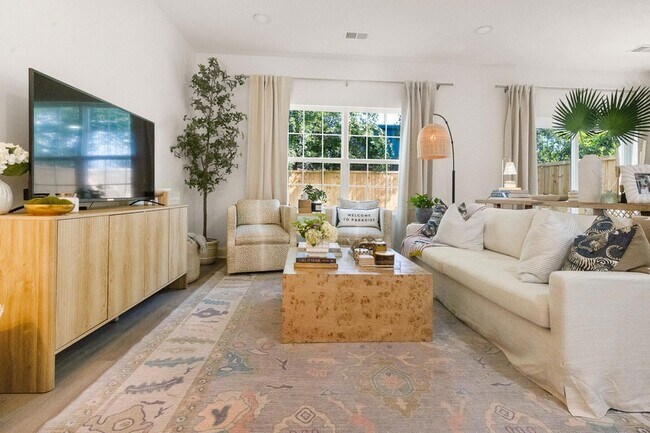 Building Photo - 2042 Delaware Ave