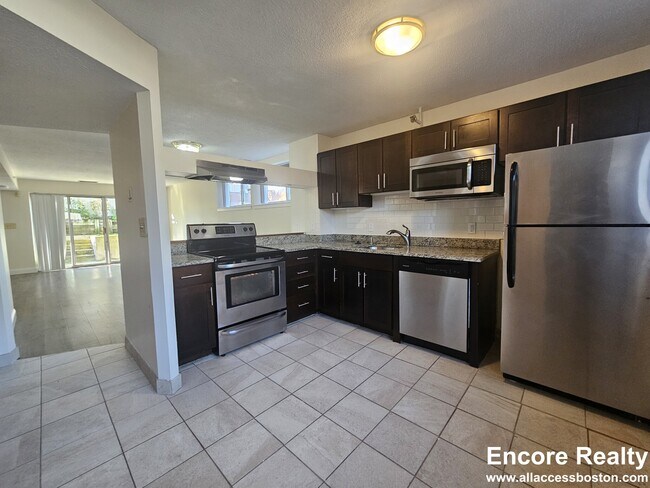 Building Photo - 150 N Beacon St