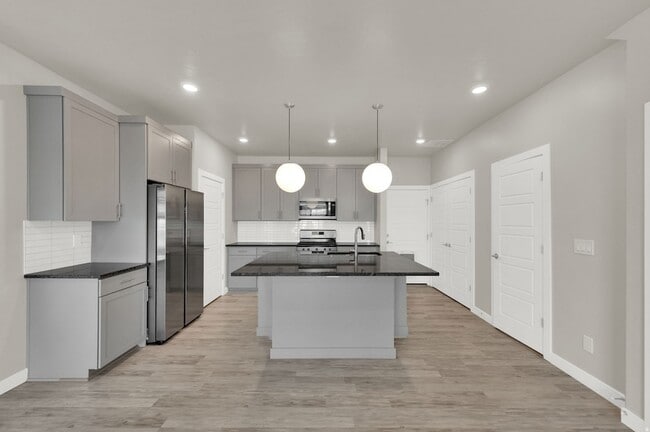 Building Photo - 128 E Geyser Ct