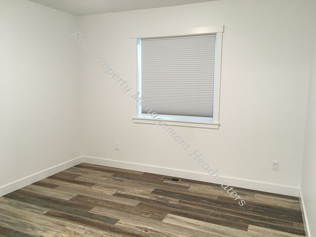 Building Photo - 3 Bedroom 2 Bath House For Rent