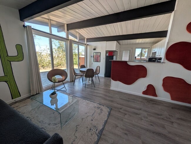 Building Photo - Adorable 2 bedroom 1 bathroom home