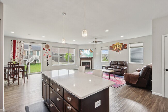 Building Photo - 5811 Levitan Ln