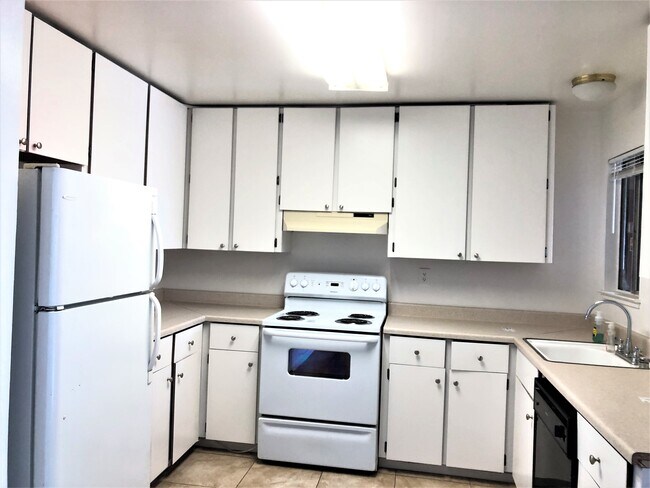 New kitchen - 2452 W Bayshore Rd