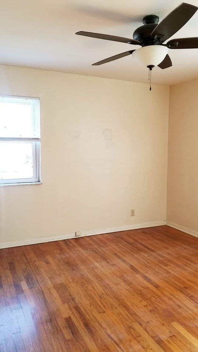 HARDWOOD FLOORING IN BEDROOM - 218 Randel Ave