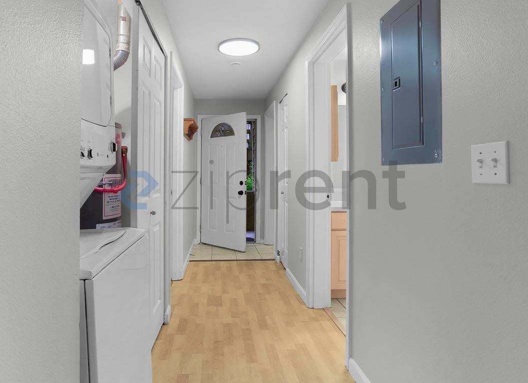 Building Photo - Unit 1
