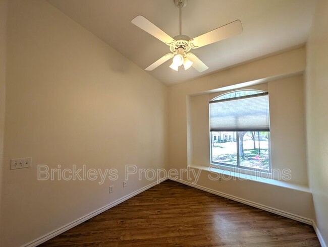 Building Photo - 500 N Roosevelt Ave