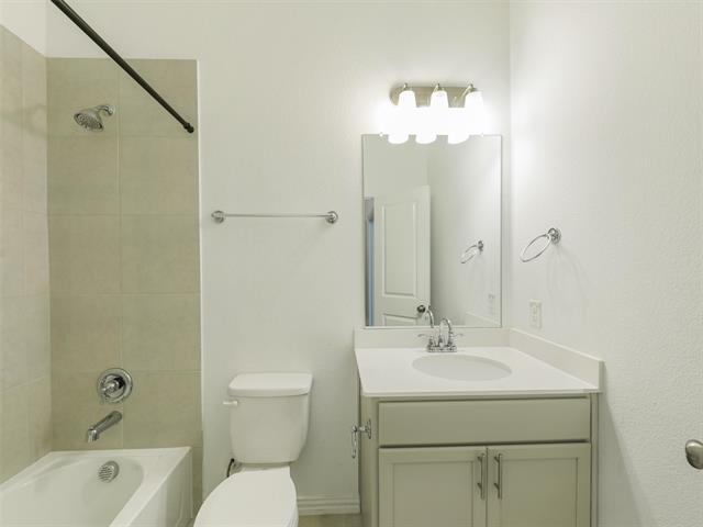 Building Photo - 1925 Emilia Dr