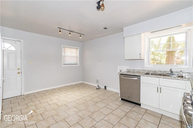 Building Photo - 207 Buchanan Terrace