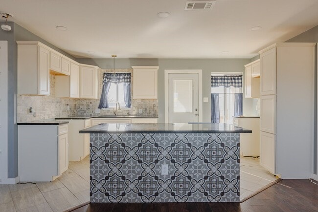 Building Photo - 1202 E 42nd St