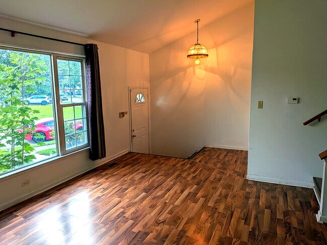 Building Photo - 386 Dover Ln