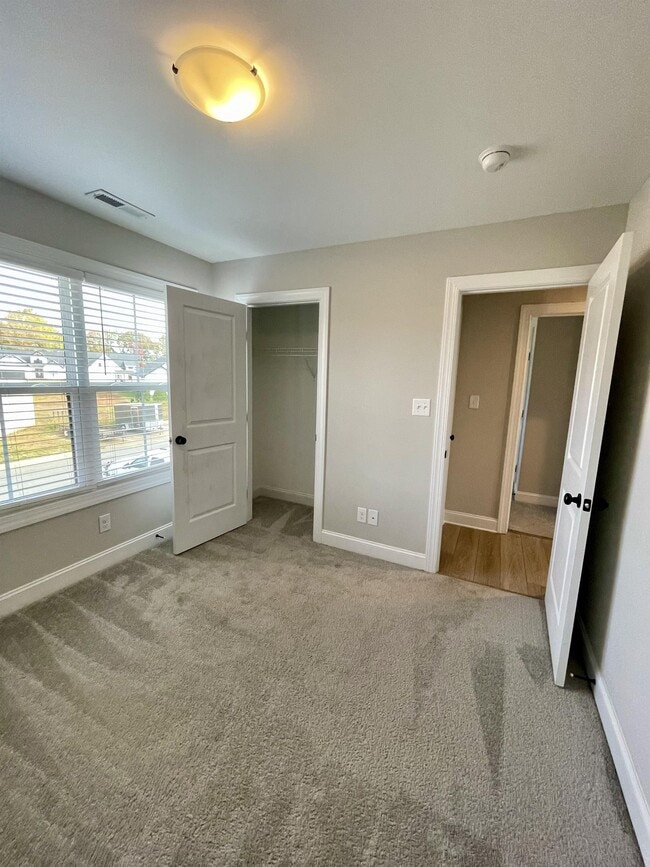 Building Photo - 1005 Ridgestone Ct