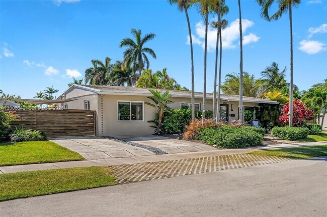 Building Photo - 930 N 11th Ct