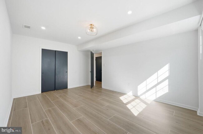 Building Photo - 448 Summers Dr