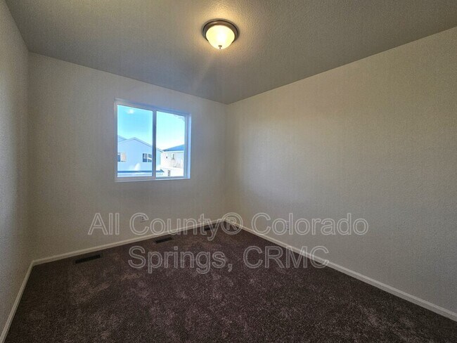 Building Photo - 9256 Lytle Grv